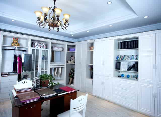 金毛瘦成“排骨”遭遗弃，却依然坚守在原地：我的主人去哪了？