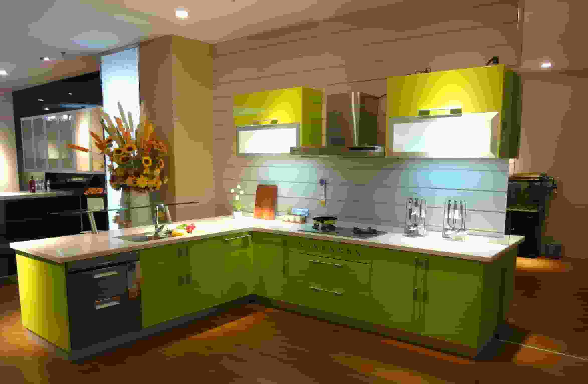 女大学生的沙龙室短发