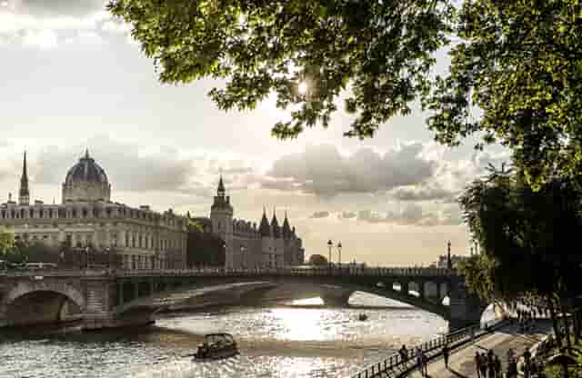 邮政快递和物流分别是什么(中国邮政快递投递是什么意思)