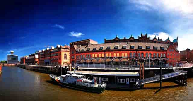 女士时尚卫衣穿搭技巧(卫衣怎么穿搭比较时尚)